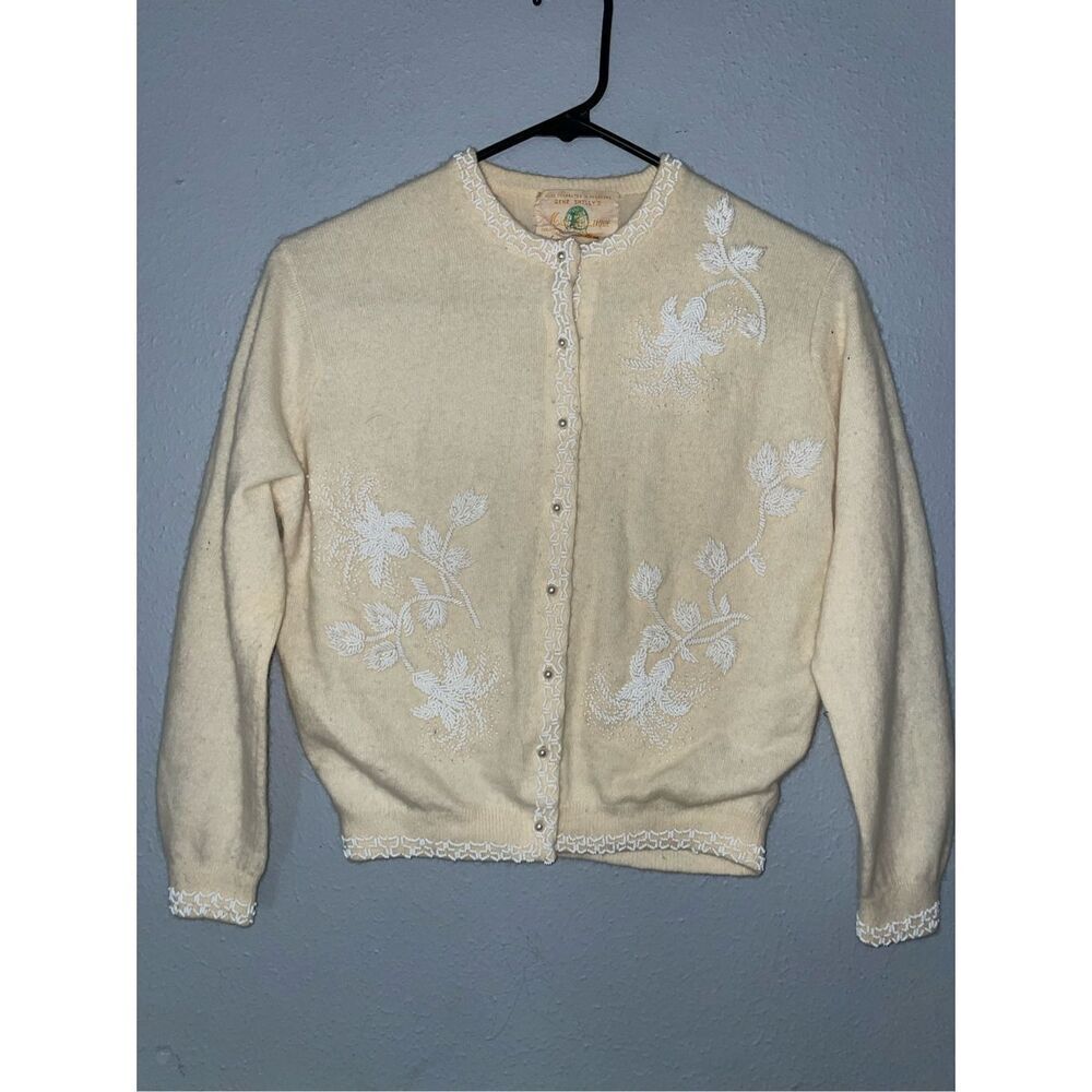 Gene Shelly’s Miss Boutique California Vintage cardigan cream with white beads l